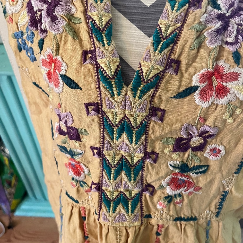 XL Johnny Was knee length embroidered linen dress